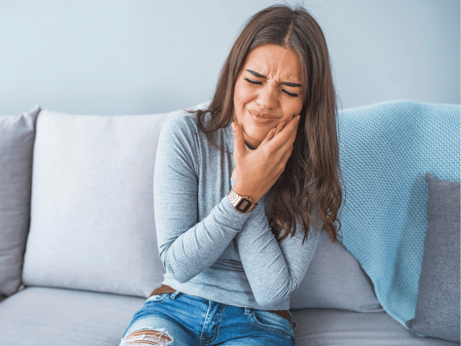 emergency dental care centennial | woman with tooth pain
