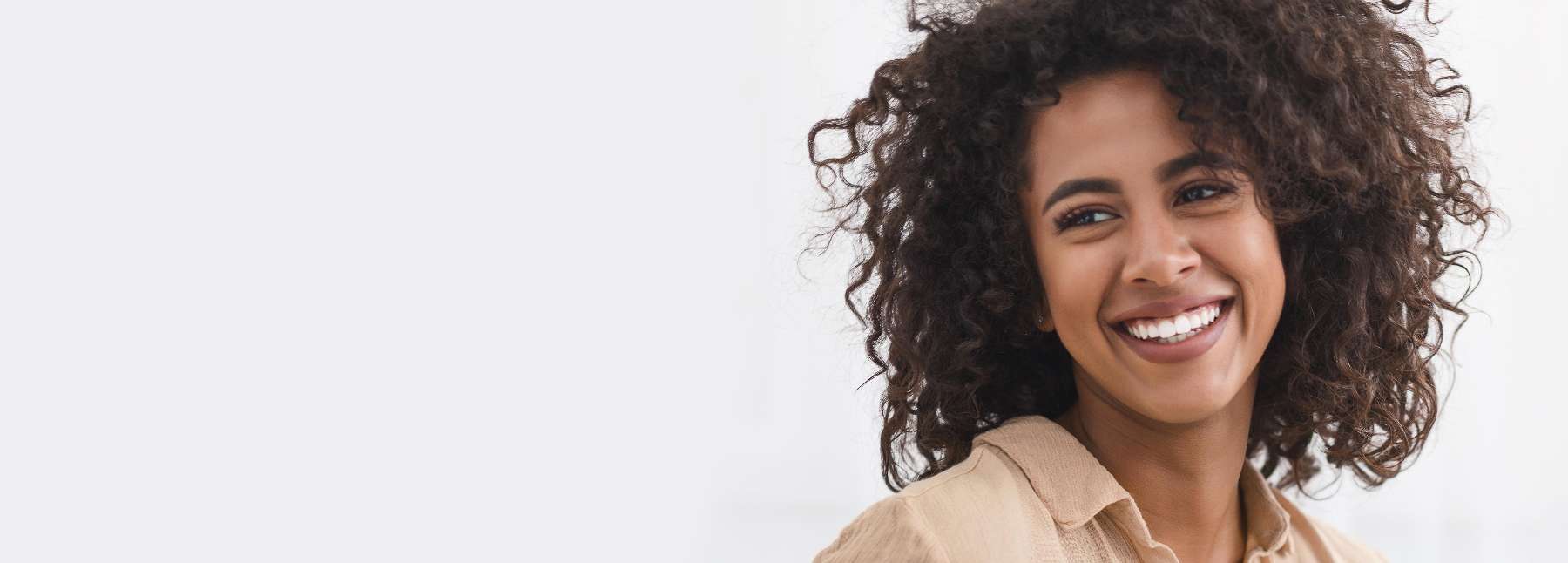 A smiling woman with porcelain veneers